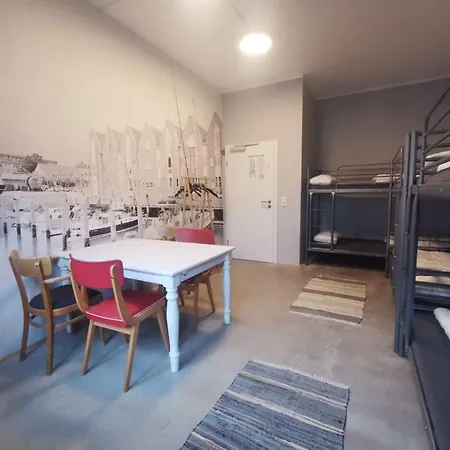 Sleeptide Hostel *